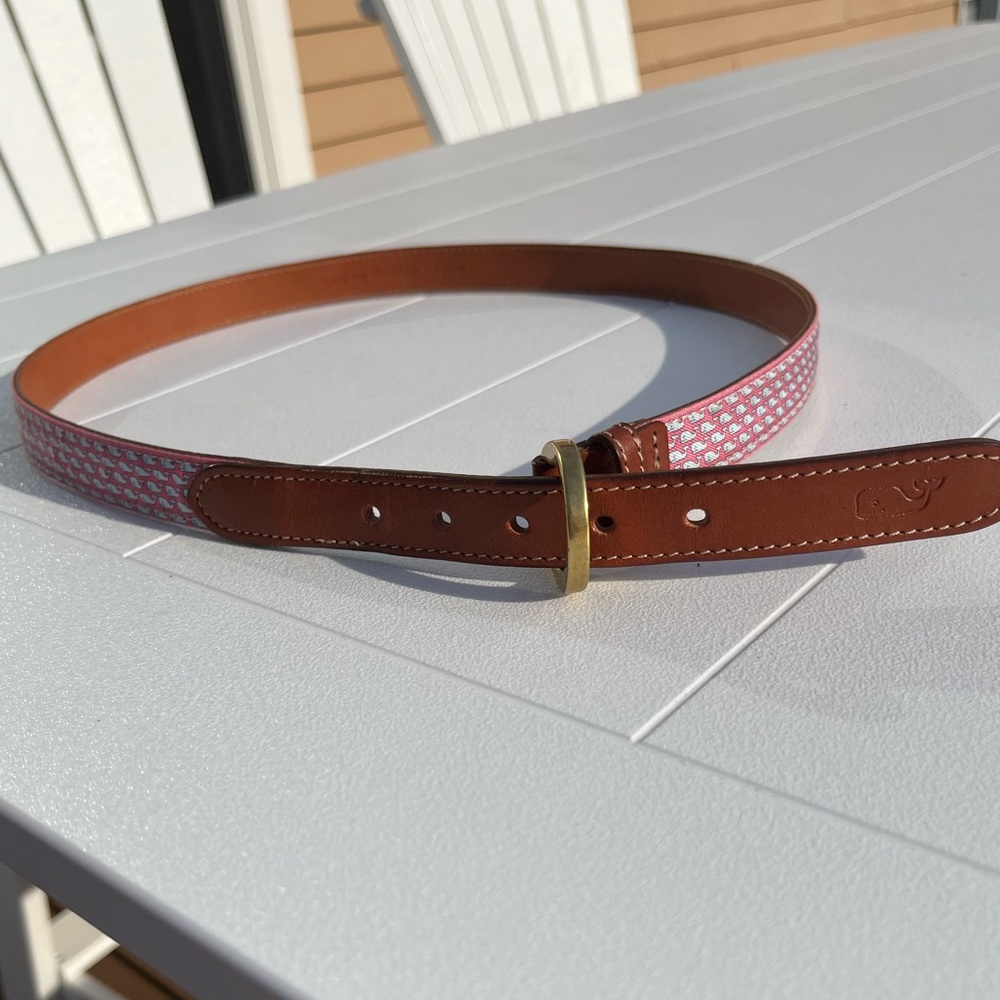 Unisex Vineyard Vines M belt pink/white excellent condition, pre-loved.